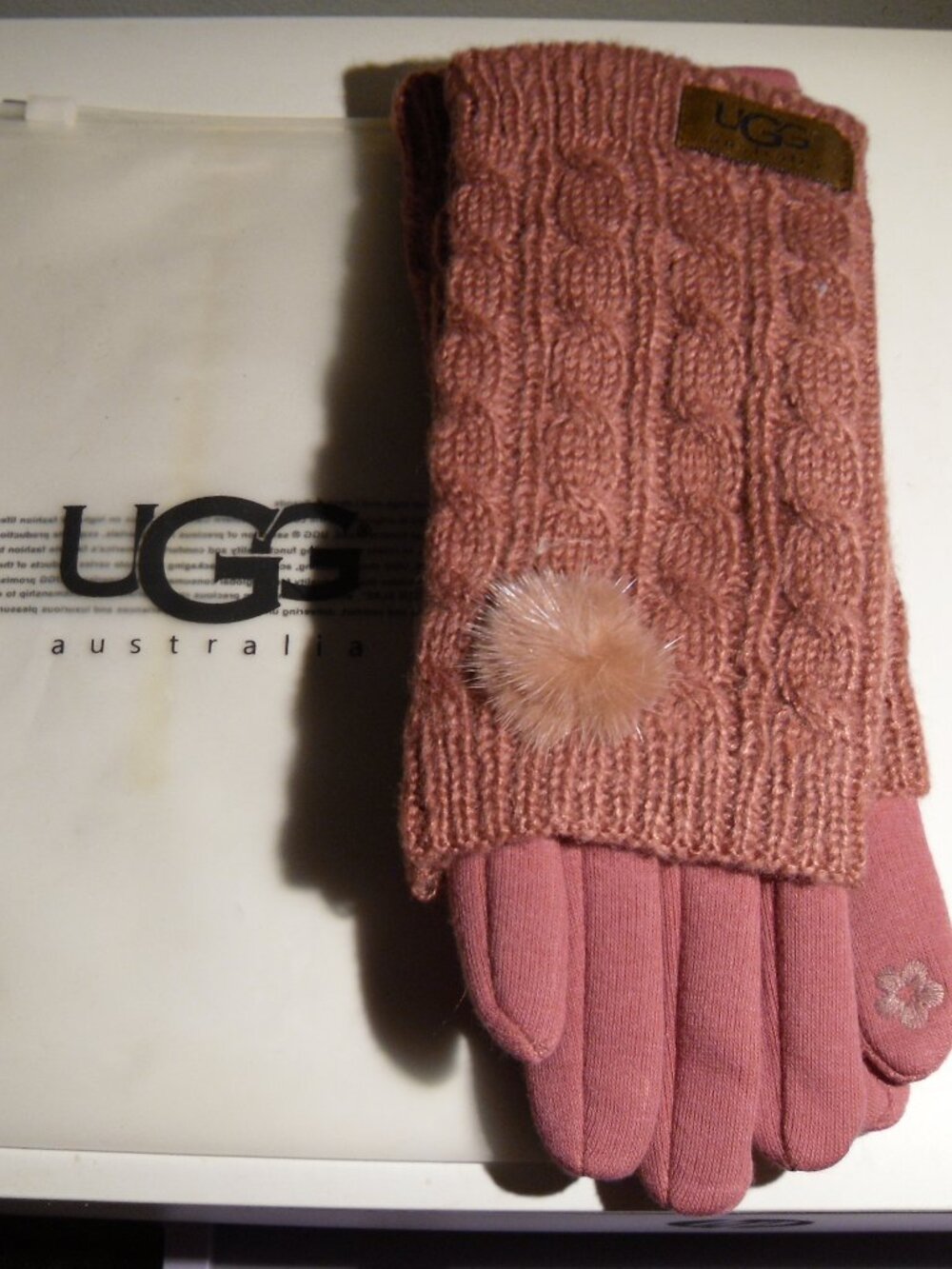 UGG women's gloves PINK NEW
